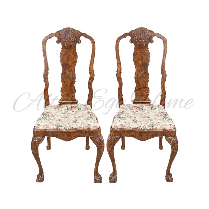 Пара антикварных стульев с фигурными спинками 1890-х гг.