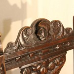 Комплект из антикварных стульев из каштана с резной спинкой 1910-х гг. 