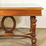 Антикварный обеденный стол с фигурной проножкой 1870-х гг. 
