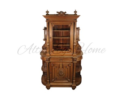 Антикварный одночастный буфет с резным навершием 1870-х гг. 