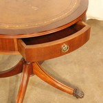 Антикварный столик в стиле Шератон 1950-х гг. 