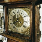 Старинные напольные часы из Англии