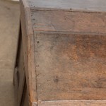Антикварный сундук с резными филенками 1730-х гг. 