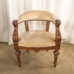 Антикварное кресло с львиным маскароном 1850-х гг. 