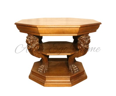 Антикварный столик с резными маскаронами 1900-х гг. 