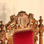 Комплект из 4-х антикварных стульев с гербовым щитком на навершии 1850-х гг. 