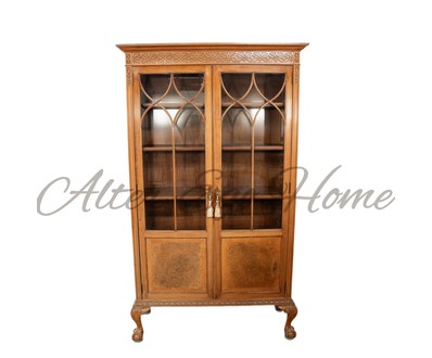 Антикварный книжный шкаф с резным фронтоном 1900-х гг. 