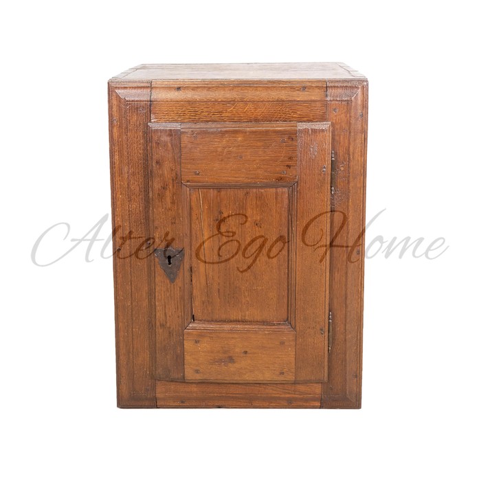 Антикварный шкафчик из дубового массива 1810-х гг.