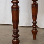 Комплект английской антикварной мебели из небольшого столика и стула 1870-х гг. 