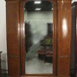 Антикварный платяной шкаф 1870-х гг. 