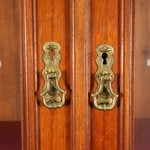 Антикварный книжный шкаф 1870-х гг. 