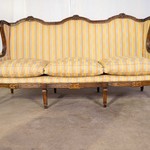 Антикварный ореховый диван с резным декором