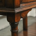 Антикварная дубовая консоль с точеными ножками 1940-х гг. 