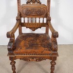 Антикварное ореховое кресло с резным маскароном 1840-х гг.