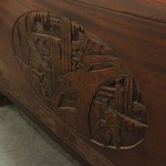 Антикварный китайский сундук с резными композициями 1910-х гг. 