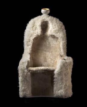 Кресло по мотивам картины Сальвадора Дали